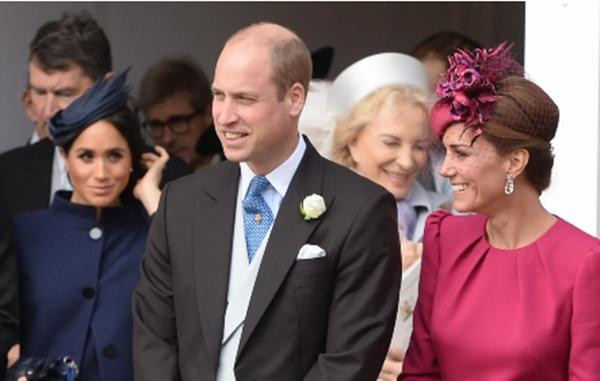 Các fan của Hoàng gia Anh bênh vực William, cho rằng anh không phải là người có thói quen "nói cạnh khóe". Ảnh: Samir Hussein/ WireImage. Các fan của Hoàng gia Anh bênh vực William, cho rằng anh không phải là người có thói quen "nói cạnh khóe". Ảnh: Samir Hussein/ WireImage.