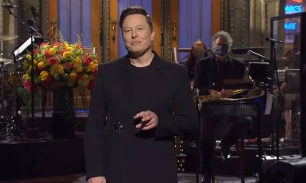 Elon dẫn chương trình SNL. Ảnh: The Wrap. Elon dẫn chương trình SNL. Ảnh: The Wrap.