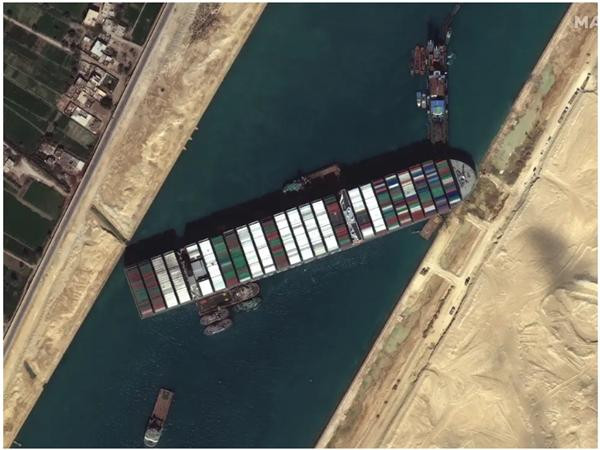 Hình ảnh tàu Ever Given ở kênh đào Suez vào ngày 27/3. Ảnh: Kristin Carringer/ Maxar. Hình ảnh tàu Ever Given ở kênh đào Suez vào ngày 27/3. Ảnh: Kristin Carringer/ Maxar.