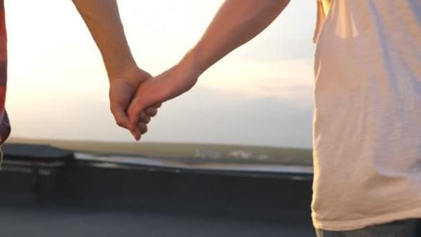 Sau 7 năm, Jewel bỗng biết rằng "người yêu đã chết" của mình... vẫn sống, chỉ là anh ấy đã yêu một chàng trai khác. Ảnh minh họa: Deposit. Sau 7 năm, Jewel bỗng biết rằng "người yêu đã chết" của mình... vẫn sống, chỉ là anh ấy đã yêu một chàng trai khác. Ảnh minh họa: Deposit.