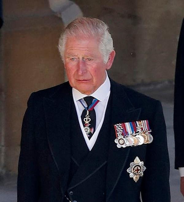 Thái tử Charles nhiều lần rơi nước mắt trong tang lễ của cha. Ảnh: PA.