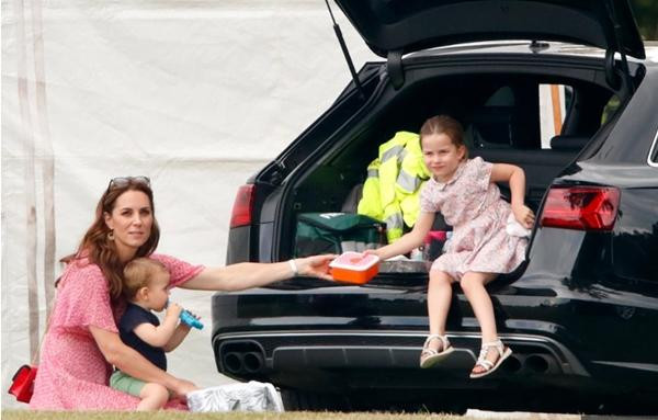 Cho các con ra ngoài chơi thì tự mang hộp thức ăn theo. Ảnh: Max Mumby. Cho các con ra ngoài chơi thì tự mang hộp thức ăn theo. Ảnh: Max Mumby.