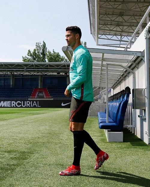 Một bức ảnh Ronaldo mới đăng lên mạng xã hội. Ảnh: Instagram. Một bức ảnh Ronaldo mới đăng lên mạng xã hội. Ảnh: Instagram.