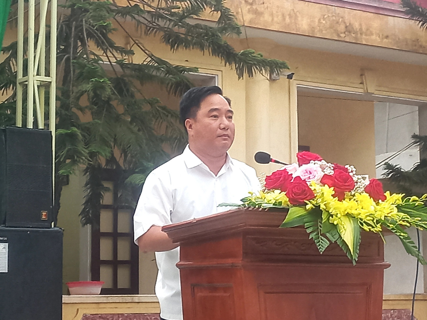 Thầy giáo Đào Thanh Hương phát biểu tại buổi lễ