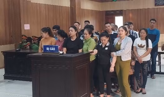 Các bị cáo tại phiên toà.