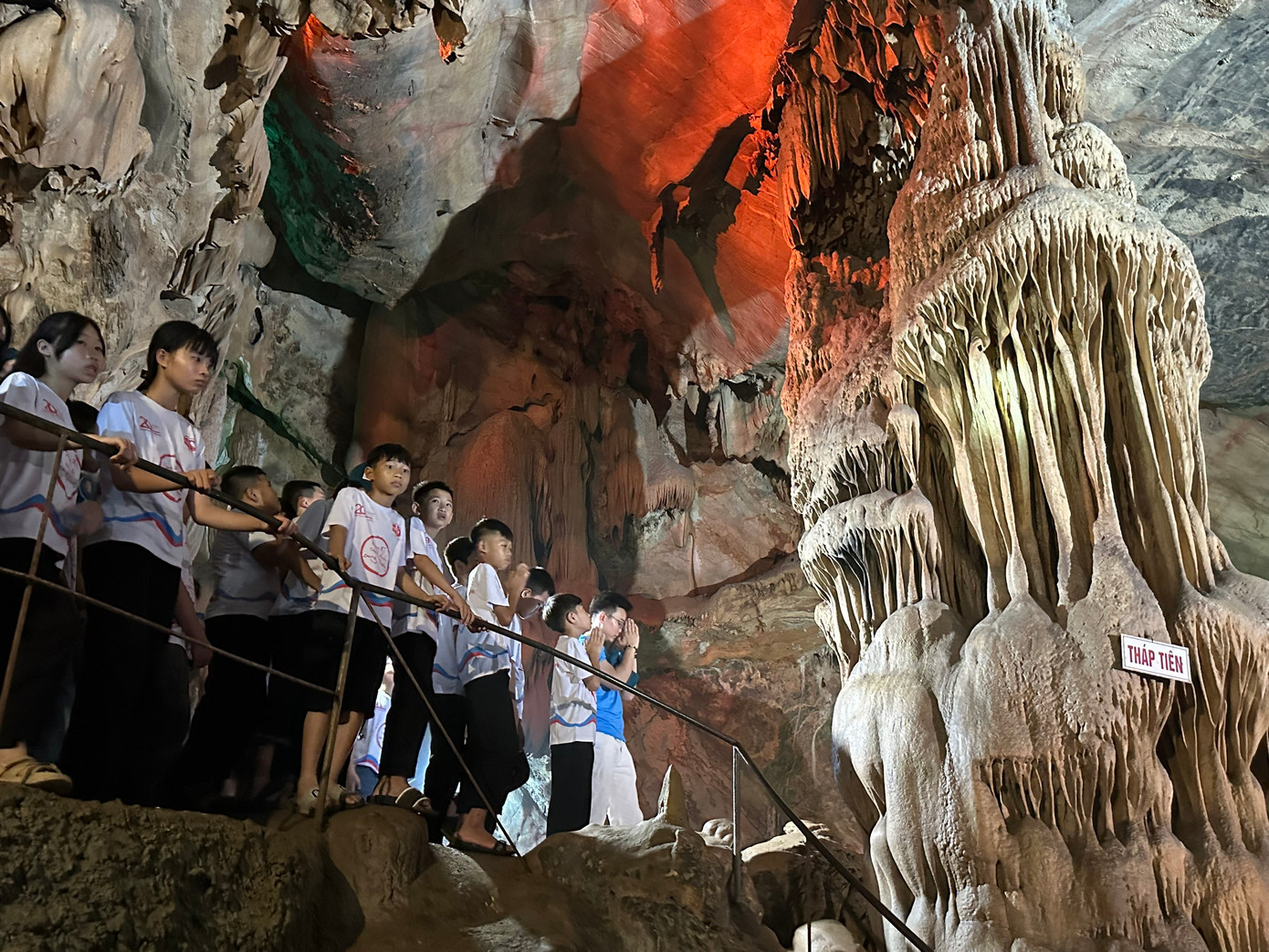 Tham quan bên trong Động Tiên Sơn