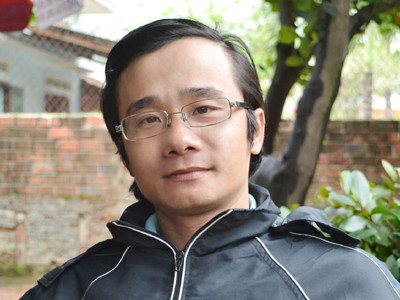 “Lê Thiếu Nhơn nói, anh có nhiều người bạn dùng thơ anh để tỏ tình thì đã lấy được vợ, nhưng chính anh làm thơ về cô gái nào thì cô gái ấy vụt xa tầm tay.”