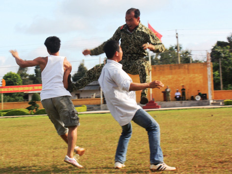 “Ninja” Đoàn đánh đối kháng, phi ám khí dao, tiêu chuẩn xác