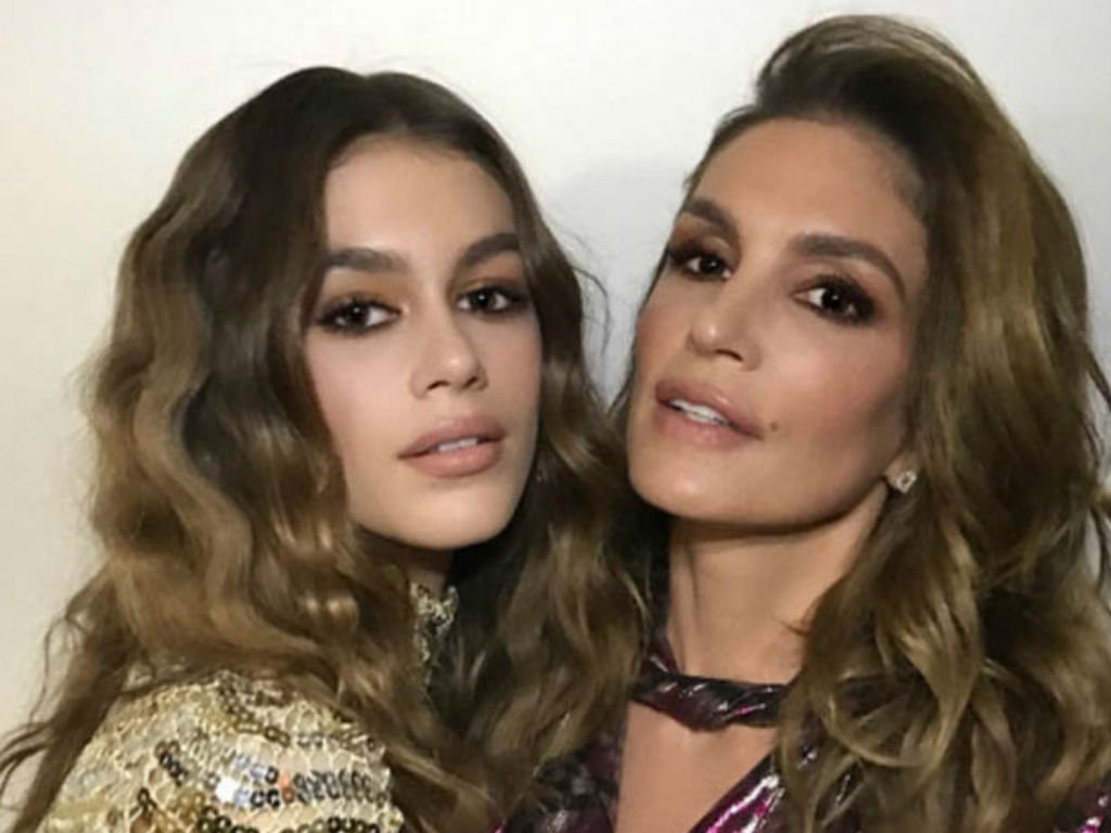 Con gái Cindy Crawford mặc táo bạo mừng sinh nhật tuổi 18 ảnh 1
