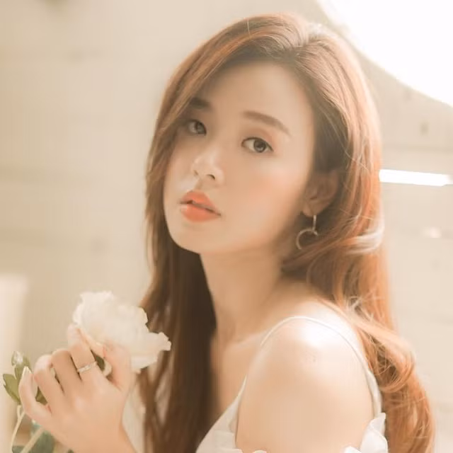 Hot girl Midu làm giảng viên, sinh viên thầm mến vì đẹp và trẻ trung ảnh 1