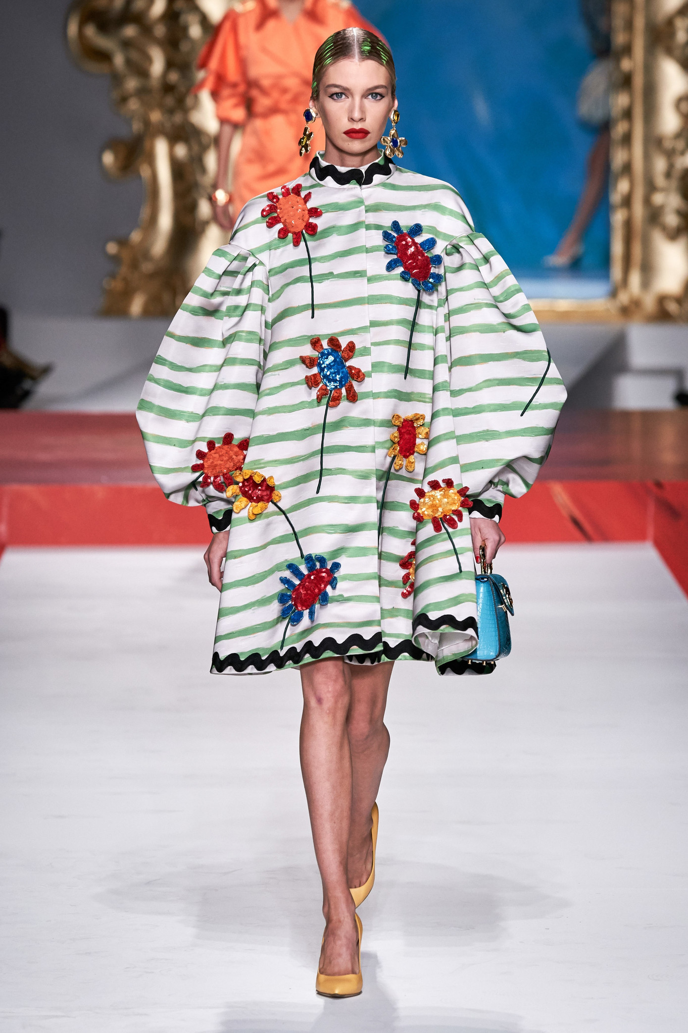 Siêu mẫu Nga Irina Shayk quyến rũ xuất thần trên sàn diễn Moschino ảnh 20