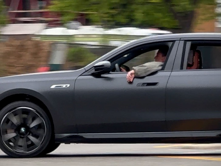 Ben Affleck được cho là đang sống riêng với Jennifer Lopez. Ảnh: TZM.