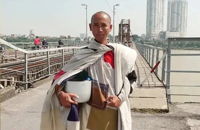 Ông Thích Minh Tuệ nổi tiếng trên mạng xã hội không phải tu sĩ Phật giáo. Ông Thích Minh Tuệ nổi tiếng trên mạng xã hội không phải tu sĩ Phật giáo.