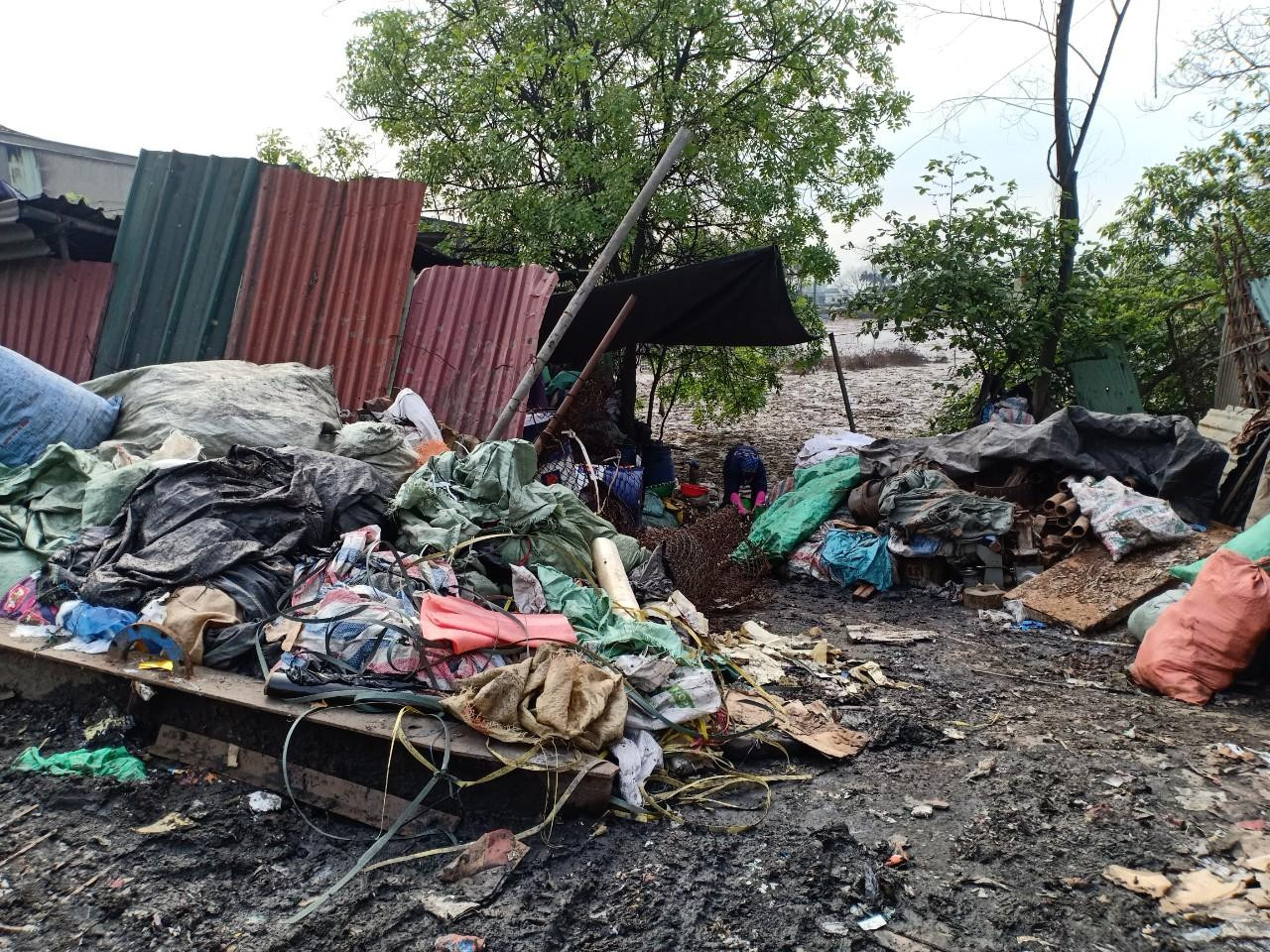 Bờ sông Ngũ Huyện Khê