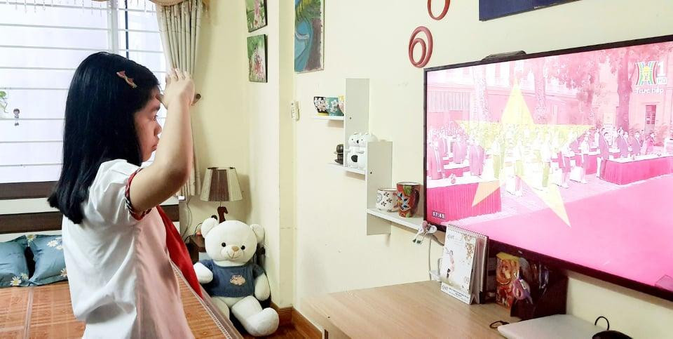 Học sinh lớp 6A Trường THCS Thái Thịnh, Hà Nội tham dự lễ khai giảng trực tuyến. Ảnh: Phụ huynh cung cấp. Học sinh lớp 6A Trường THCS Thái Thịnh, Hà Nội tham dự lễ khai giảng trực tuyến. Ảnh: Phụ huynh cung cấp.