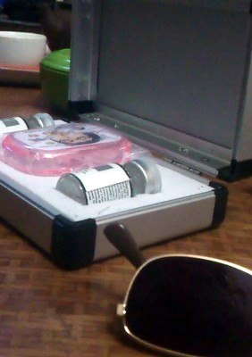 Kính và thuốc nhỏ mắt cho dân bạc bịp