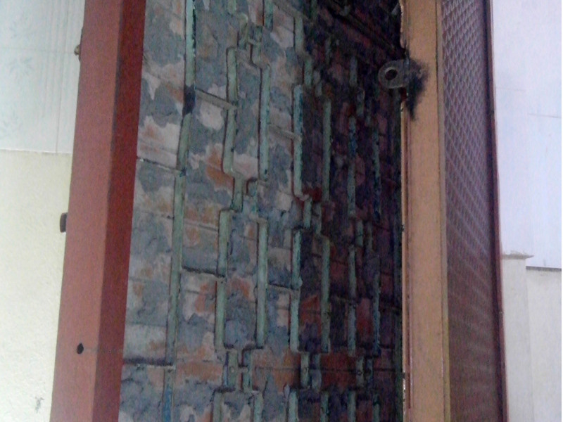 Cánh cửa ngụy trang không qua mặt được lực lượng chức năng