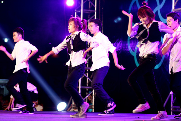 Nhiều tiết mục nhảy sôi động khuấy động không khí của đêm hội Anh tài