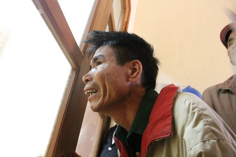 Vụ sập giàn giáo: Bố mẹ khóc ngất nhìn thi thể con trai ảnh 1