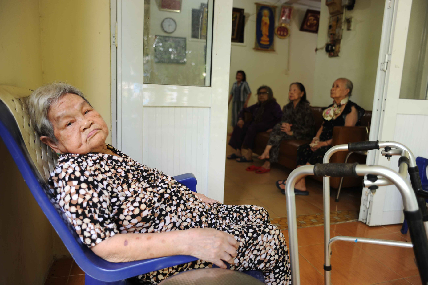 UBND TPHCM mới đây đã quyết định chuyển các nghệ sĩ từ Viện dưỡng lão nghệ sĩ sang Trung tâm dưỡng lão Thị Nghè, nơi có các nhân viên y tế chuyên nghiệp phục vụ. UBND TPHCM mới đây đã quyết định chuyển các nghệ sĩ từ Viện dưỡng lão nghệ sĩ sang Trung tâm dưỡng lão Thị Nghè, nơi có các nhân viên y tế chuyên nghiệp phục vụ.