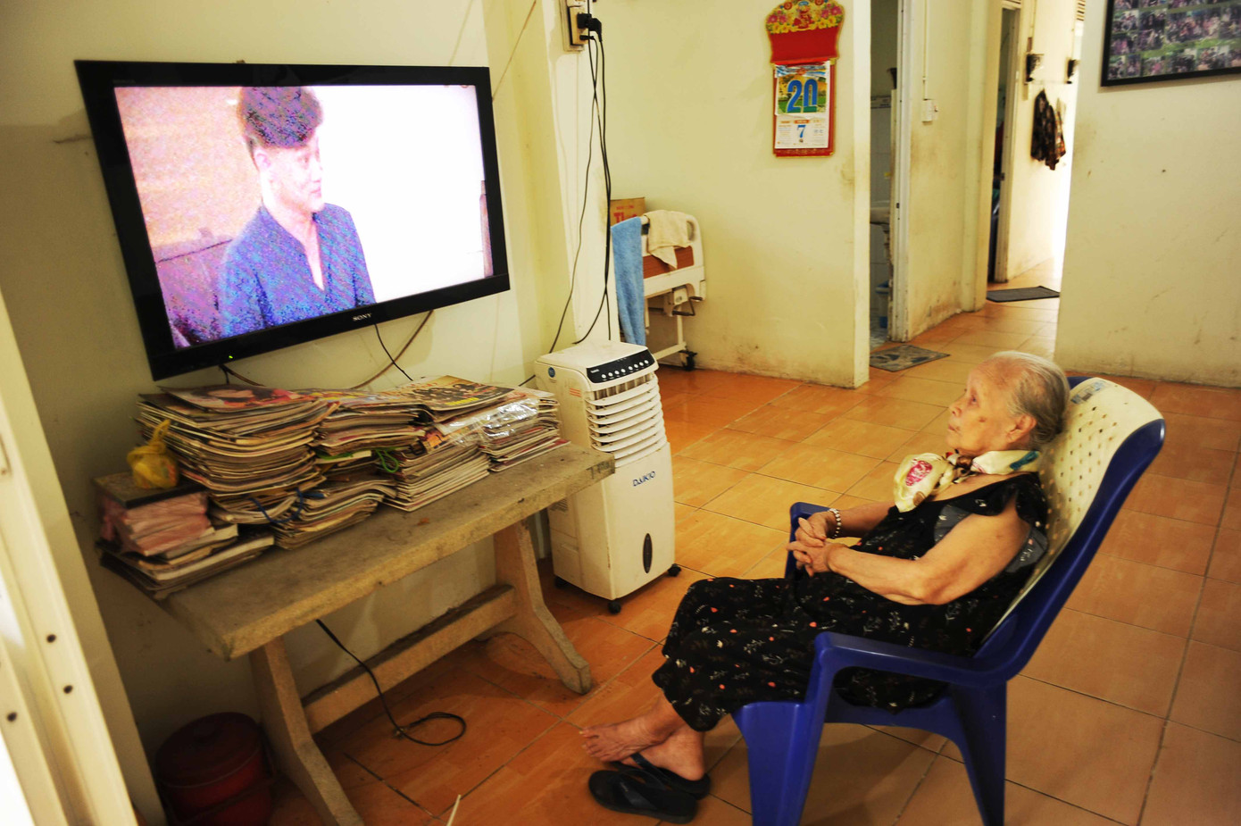 Các lão nghệ sĩ cho biết hiện tại cả viện chỉ có một cái tivi cũ, hy vọng khi chuyển tới cơ sở mới được xem màn hình tivi đẹp hơn. Các lão nghệ sĩ cho biết hiện tại cả viện chỉ có một cái tivi cũ, hy vọng khi chuyển tới cơ sở mới được xem màn hình tivi đẹp hơn.