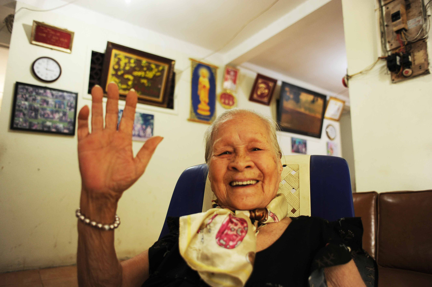 Nghệ sĩ lão thành Ngọc Đáng gửi lời chào tới khán giả và đồng nghiệp, hẹn gặp lại tại nơi ở mới là Trung tâm dưỡng lão Thị Nghè, một cơ sở dưỡng lão của nhà nước trong thời gian sớm nhất. Nghệ sĩ lão thành Ngọc Đáng gửi lời chào tới khán giả và đồng nghiệp, hẹn gặp lại tại nơi ở mới là Trung tâm dưỡng lão Thị Nghè, một cơ sở dưỡng lão của nhà nước trong thời gian sớm nhất.