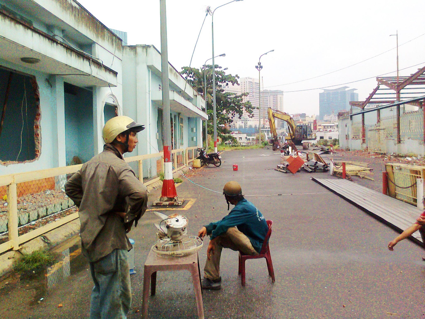 Ngày bến phà cũ dừng hoạt động sau 100 năm lịch sử Ngày bến phà cũ dừng hoạt động sau 100 năm lịch sử