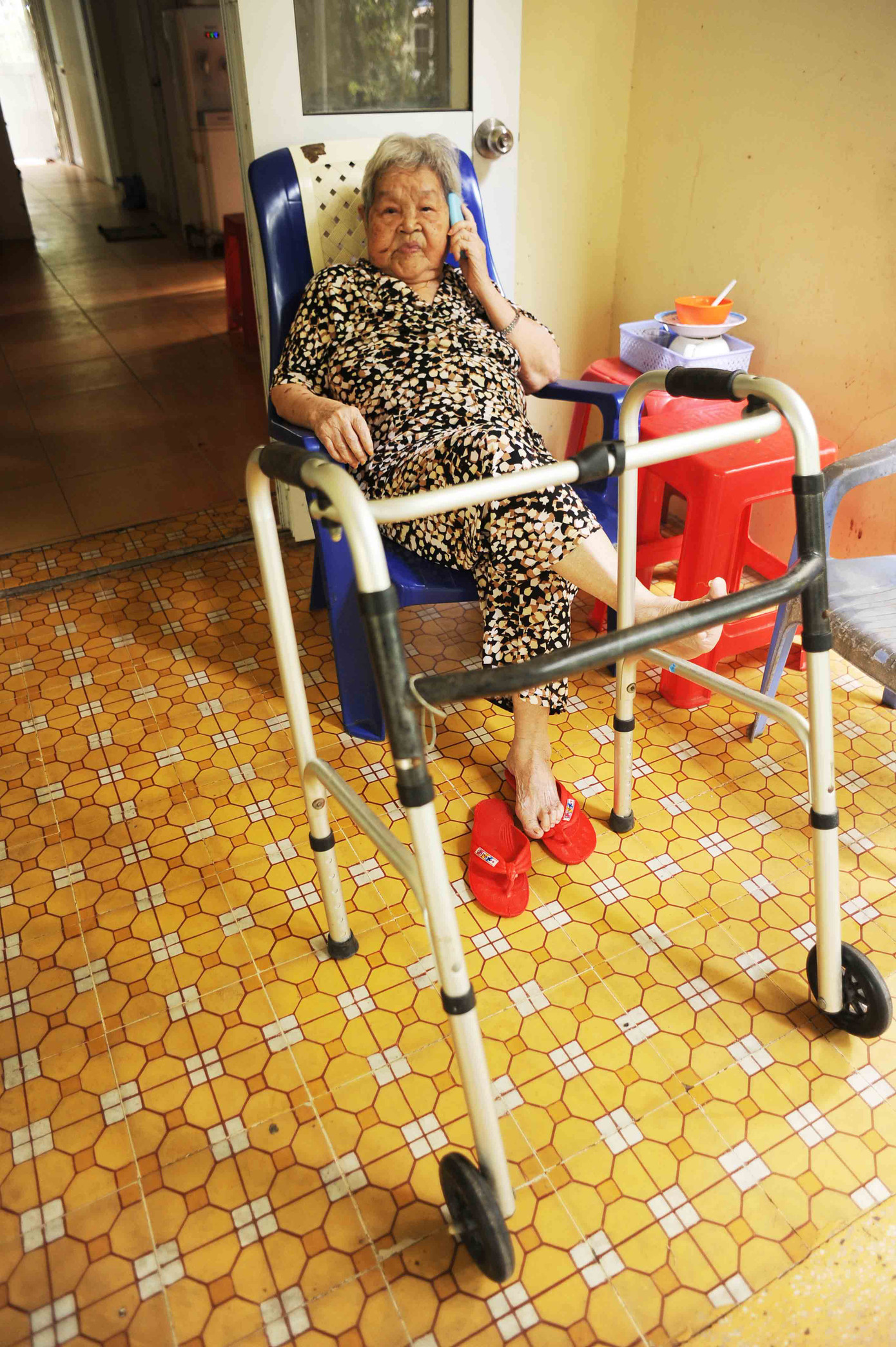 Các lão nghệ sĩ cho biết dù Viện dưỡng lão nghệ sĩ ghi dấu nhiều kỷ niệm, có người đã sống tại đây hàng chục năm, nhưng dịp cuối năm, ai ai cũng mong được chuyển tới nơi ở mới tốt hơn. Các lão nghệ sĩ cho biết dù Viện dưỡng lão nghệ sĩ ghi dấu nhiều kỷ niệm, có người đã sống tại đây hàng chục năm, nhưng dịp cuối năm, ai ai cũng mong được chuyển tới nơi ở mới tốt hơn.