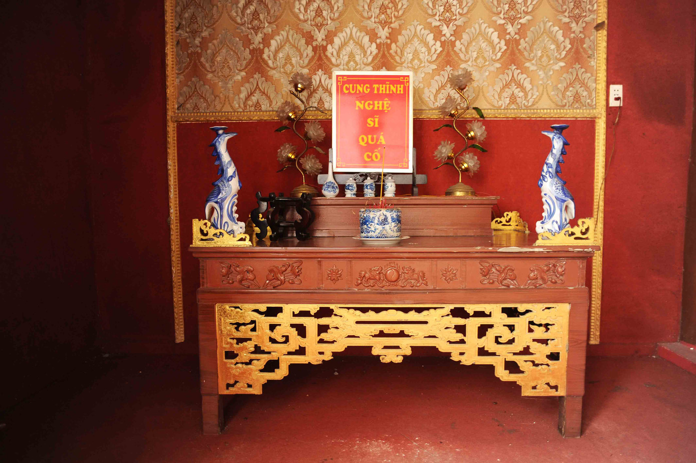 Khu thờ phụng các nghệ sĩ qua đời tại Viện dưỡng lão nghệ sĩ TPHCM. Khu thờ phụng các nghệ sĩ qua đời tại Viện dưỡng lão nghệ sĩ TPHCM.