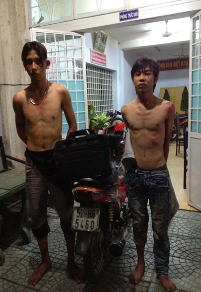 2 tên cướp giật 16 tuổi tại cơ quan công an. 2 tên cướp giật 16 tuổi tại cơ quan công an