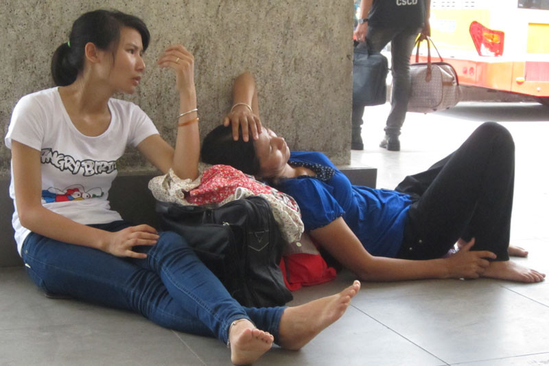 Các bậc phụ huynh cũng mệt nhọc không kém