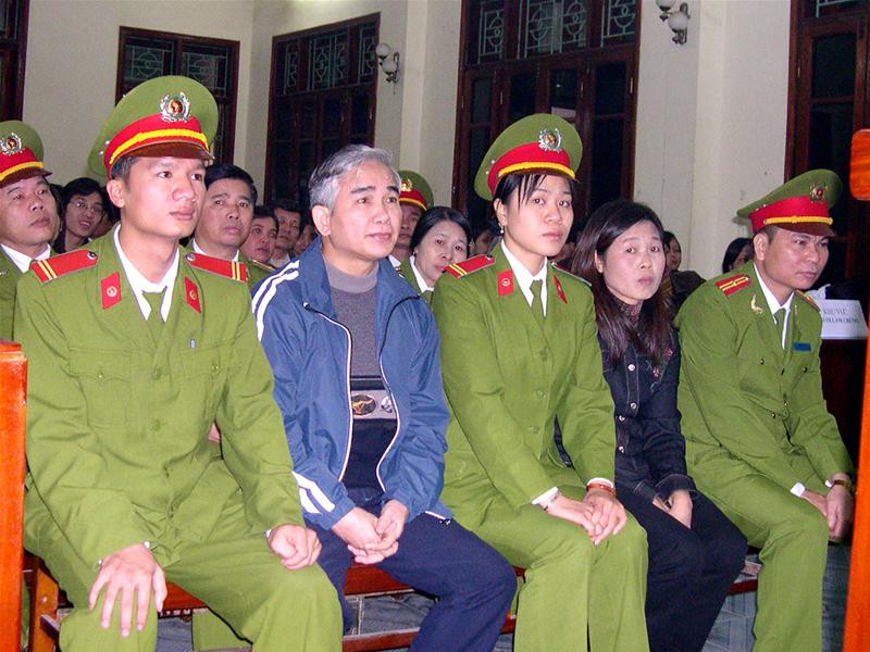 Hai bị cáo Mạc Kim Tôn và Trần Thị Ánh. Ảnh: Tùng Duy. Hai bị cáo Mạc Kim Tôn và Trần Thị Ánh. Ảnh: Tùng Duy.