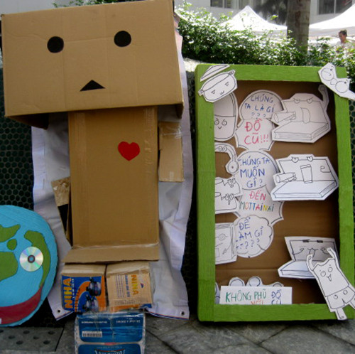 Hình tượng thú vị được tạo bởi bàn tay của các bạn sinh viên tình nguyện 