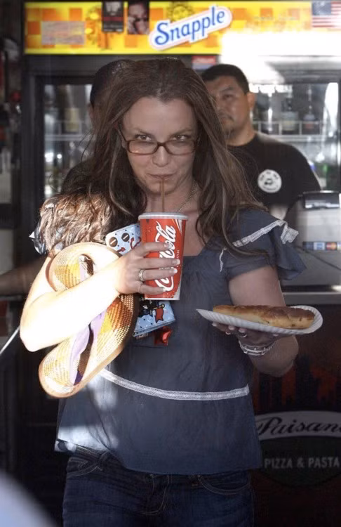 Hình ảnh khá luộm thuộm của một ngôi sao nhạc thế giới