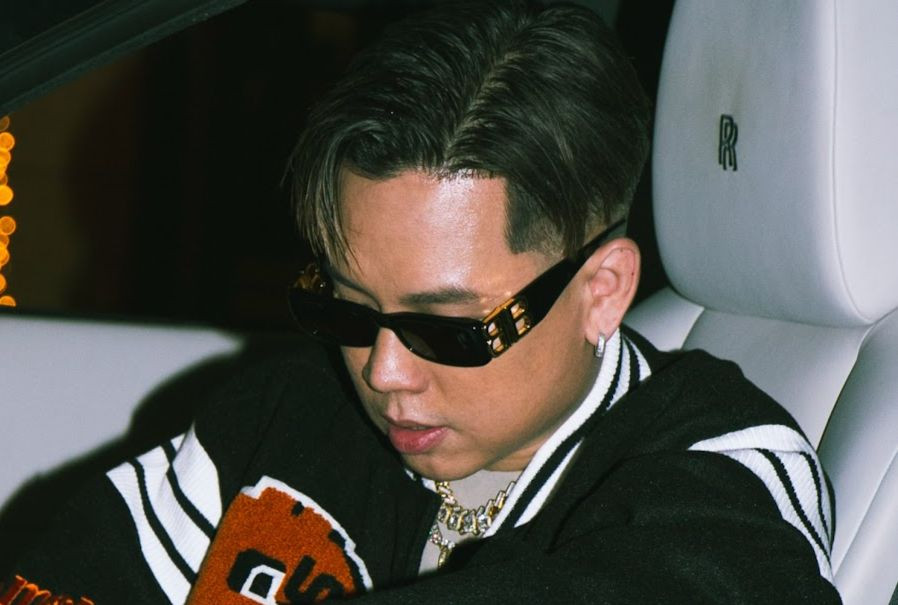 Andree Right Hand được đồn đoán ngồi ghế HLV Rap Việt. Nếu điều đó xảy ra, Rap Việt mùa 3 sẽ bổ sung màu sắc hoàn toàn khác so với 2 mùa trước. Andree gắn với hình ảnh của một rapper "bad boy" có gu âm nhạc và thời trang theo xu hướng rapper Âu - Mỹ. Andree Right Hand được đồn đoán ngồi ghế HLV Rap Việt. Nếu điều đó xảy ra, Rap Việt mùa 3 sẽ bổ sung màu sắc hoàn toàn khác so với 2 mùa trước. Andree gắn với hình ảnh của một rapper "bad boy" có gu âm nhạc và thời trang theo xu hướng rapper Âu - Mỹ.