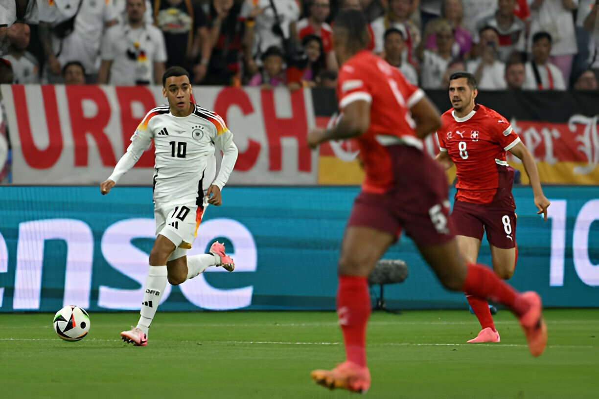 Gỡ hòa phút bù giờ, Đức hú vía giữ lại ngôi đầu bảng A trước Thụy Sỹ ảnh 15 Gỡ hòa phút bù giờ, Đức hú vía giữ lại ngôi đầu bảng A trước Thụy Sỹ ảnh 15