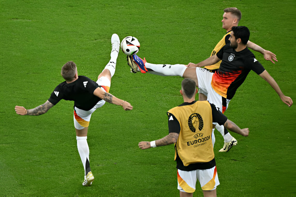 Gỡ hòa phút bù giờ, Đức hú vía giữ lại ngôi đầu bảng A trước Thụy Sỹ ảnh 14 Gỡ hòa phút bù giờ, Đức hú vía giữ lại ngôi đầu bảng A trước Thụy Sỹ ảnh 14