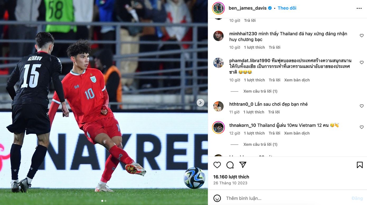 Sau khi Supachok khóa bình luận, CĐV tràn sang trang cá nhân của Ben Davis. Sau khi Supachok khóa bình luận, CĐV tràn sang trang cá nhân của Ben Davis.