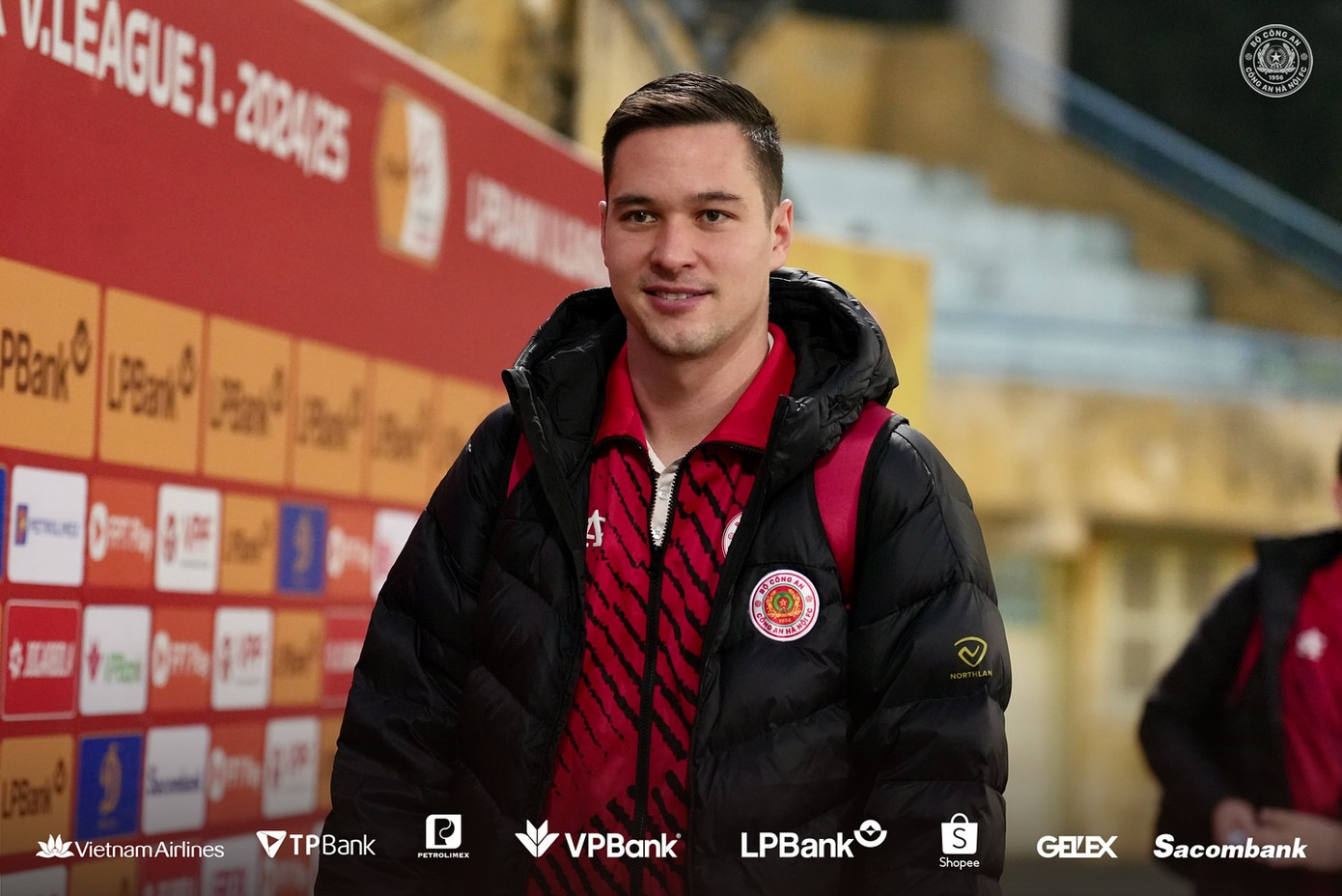 CAHN bất lực trước 10 cầu thủ SLNA ảnh 5 CAHN bất lực trước 10 cầu thủ SLNA ảnh 5