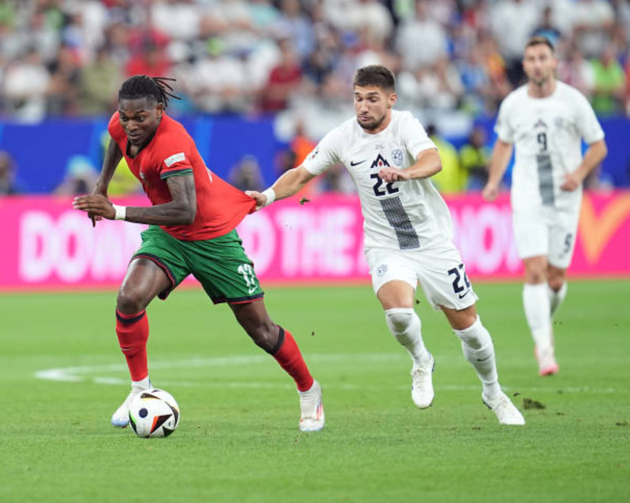 Thủ môn Diego Costa làm chuyện khó tin, Bồ Đào Nha loại Slovenia sau loạt luân lưu ảnh 21 Thủ môn Diego Costa làm chuyện khó tin, Bồ Đào Nha loại Slovenia sau loạt luân lưu ảnh 21