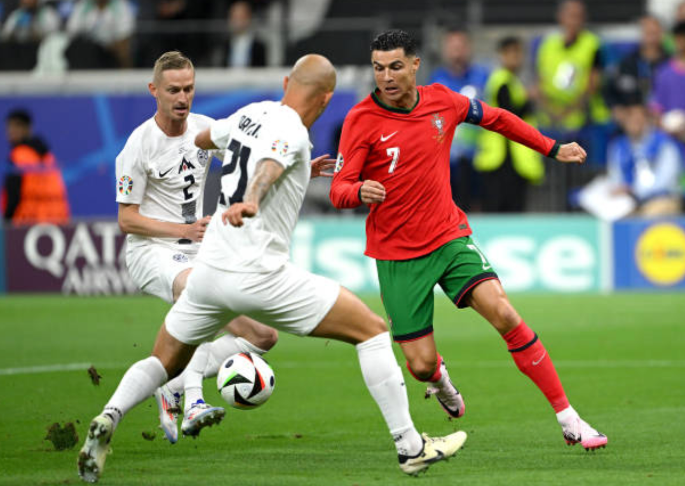 Thủ môn Diego Costa làm chuyện khó tin, Bồ Đào Nha loại Slovenia sau loạt luân lưu ảnh 20 Thủ môn Diego Costa làm chuyện khó tin, Bồ Đào Nha loại Slovenia sau loạt luân lưu ảnh 20