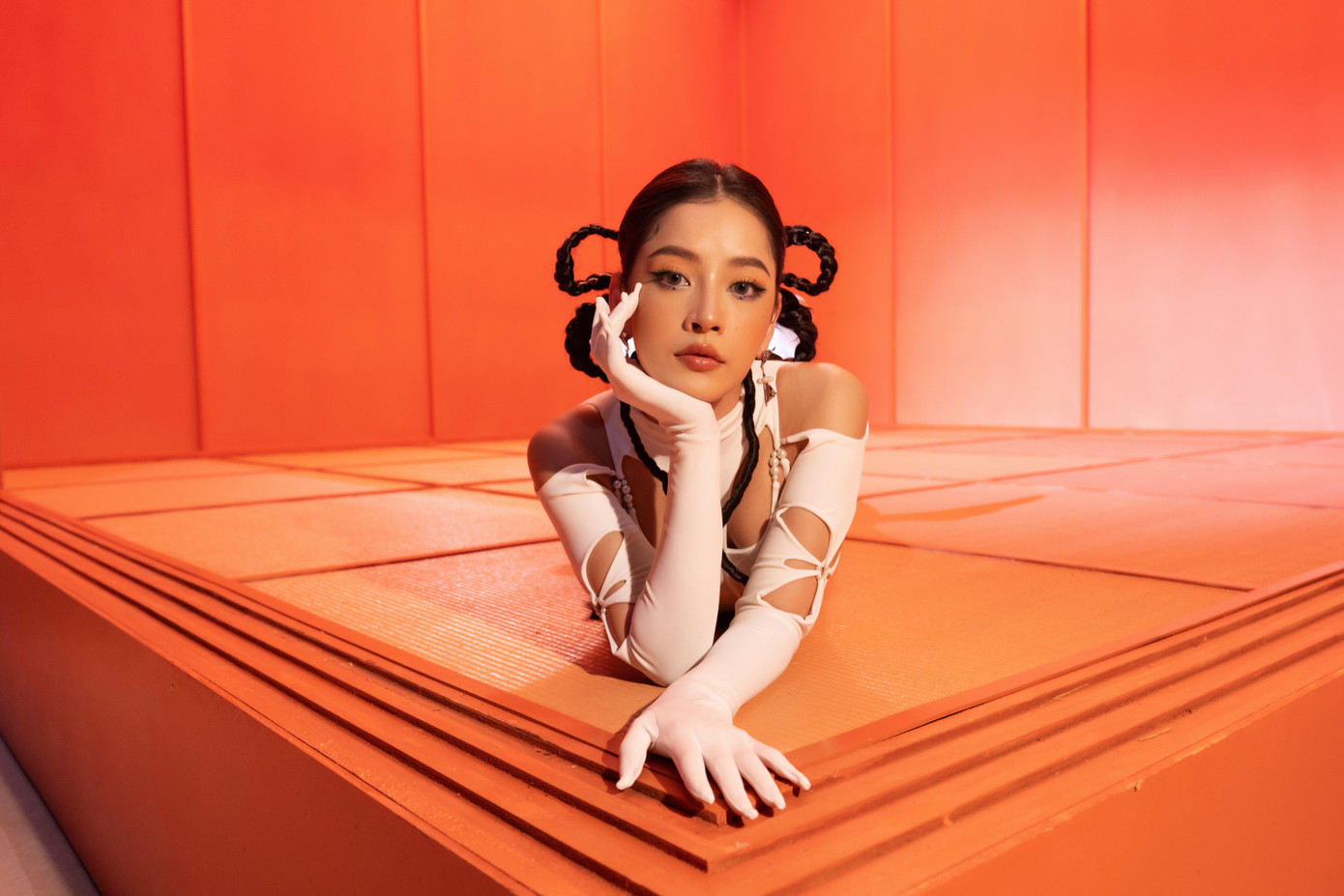 Những cảnh quay gợi cảm, kết hợp lời bài hát khiến Chi Pu bị chỉ trích. Ảnh: NVCC. Những cảnh quay gợi cảm, kết hợp lời bài hát khiến Chi Pu bị chỉ trích. Ảnh: NVCC.