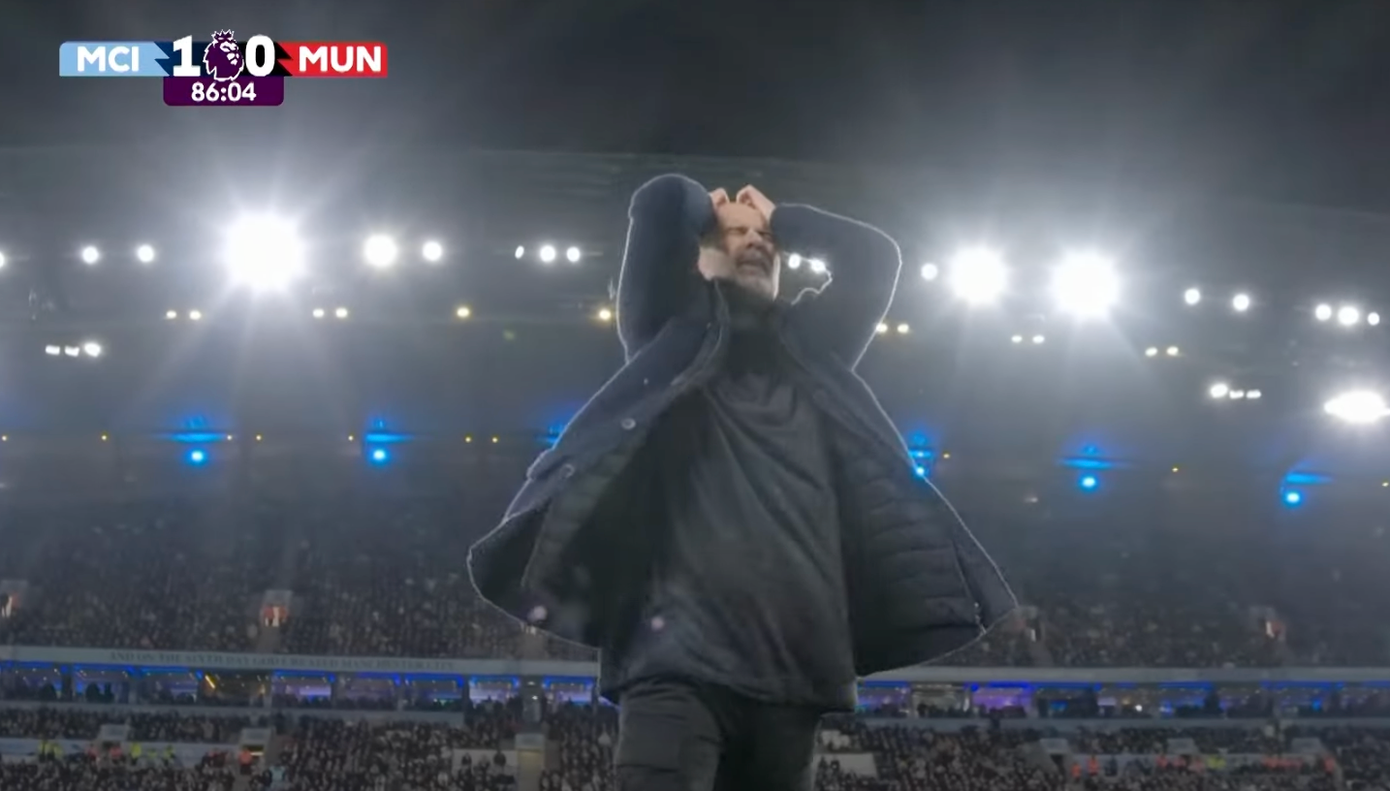 Pep mất bình tĩnh sau sai lầm của Nunes. Pep mất bình tĩnh sau sai lầm của Nunes.