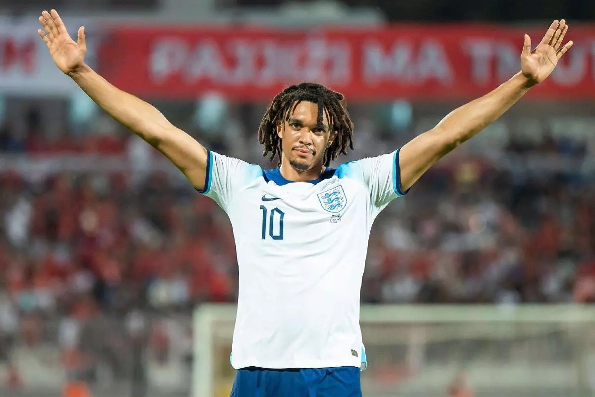 Trent Alexander-Arnold (Anh): Sau màn trình diễn thuyết phục ở nửa cuối mùa giải 2023/24, Arnold cầm chắc một suất dự EURO 2024 cùng &quot;Tam sư&quot;. Bên cạnh vị trí hậu vệ phải của Arnold, HLV Gareth Southgate đang thử nghiệm xếp hậu vệ này chơi ở trung tâm hàng tiền vệ.