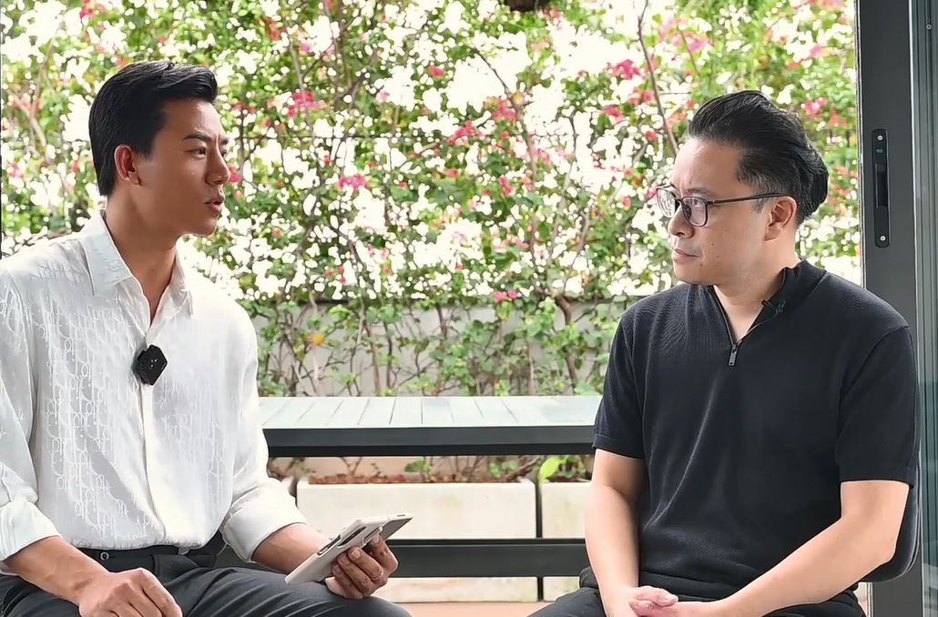 Đạo diễn Victor Vũ chia sẻ về bệnh tình của anh với Host Hiếu Nguyễn.