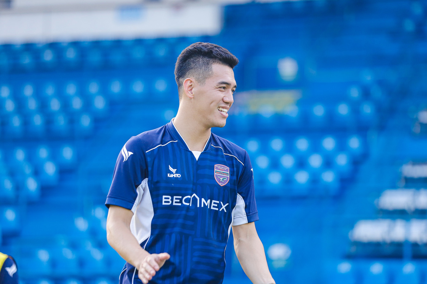 Tiến Linh phấn khởi trước trận. Ảnh: Fanpage Becamex Bình Dương. Tiến Linh phấn khởi trước trận. Ảnh: Fanpage Becamex Bình Dương.