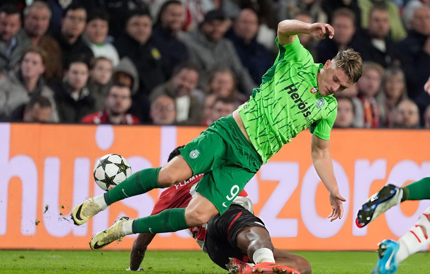 Gyokeres đang có bảng thành tích ấn tượng, hứa hẹn là thương vụ bom tấn tiếp theo. Dù vậy, chiêu mộ Gyokeres với mức đầu tư lớn là rủi ro cho MU và các ông lớn. Gyokeres có thể tỏa sáng ở Bồ Đào Nha nhưng sang môi trường đỉnh cao hơn là câu chuyện khác. Tấm gương của Belotti, Darwin Nunez hay Goncalo Ramos khiến các đội bóng phải dè chừng.