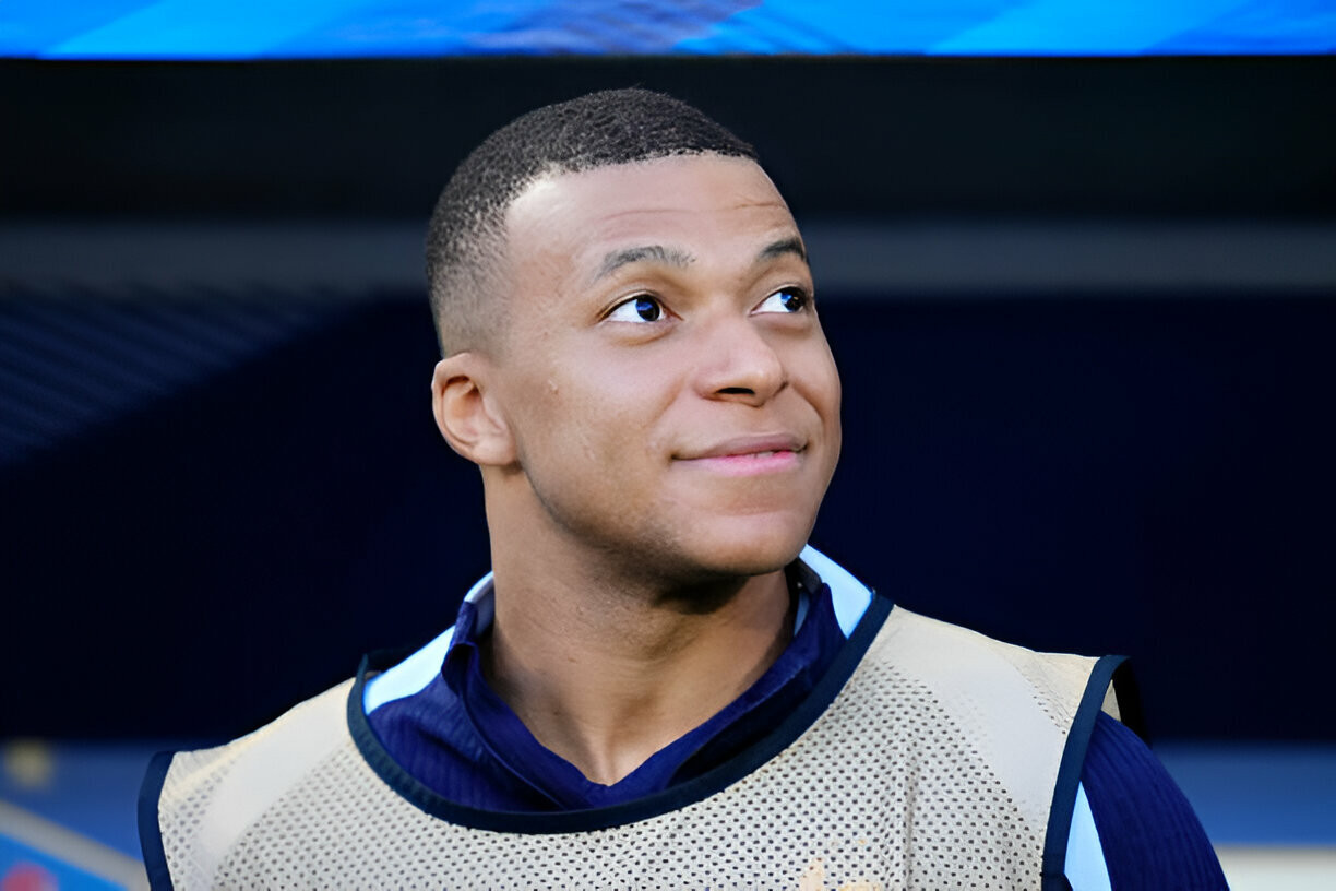 So với kỳ EURO 2020, tuyển Pháp ở EURO 2024 không còn Karim Benzema. Oliver Giroud đã quá già cỗi. Còn Antoine Griezmann dần sa sút phong độ. Trách nhiệm ghi bàn của "Les Blue" sẽ đặt hết vào đôi chân Kylian Mbappe.