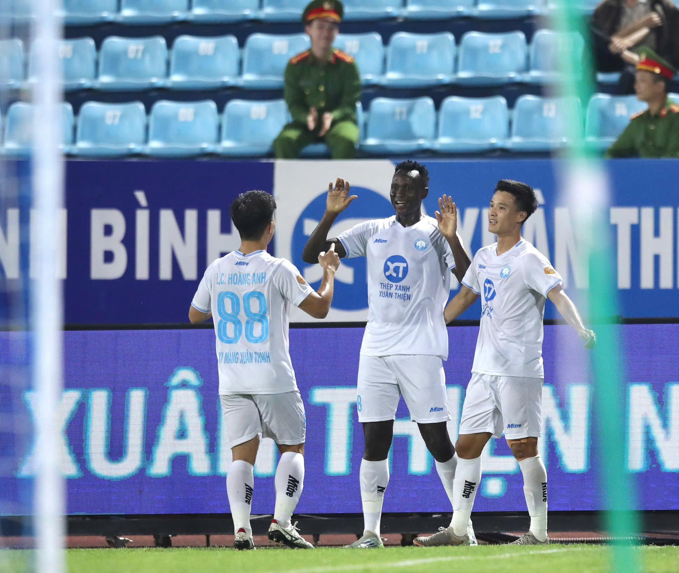 SHB Đà Nẵng thảm bại trên sân Thiên Trường ảnh 6 SHB Đà Nẵng thảm bại trên sân Thiên Trường ảnh 6