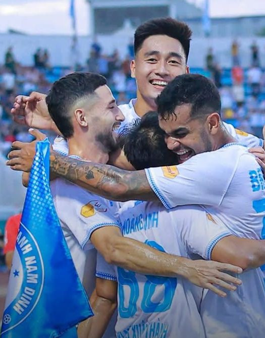 Nam Định đã sẵn sàng nâng cúp.